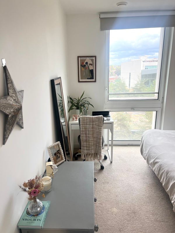 Room Cheering Lane in Greater London
