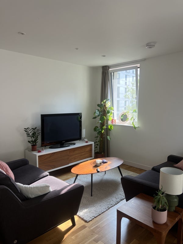 Room Cheering Lane in Greater London
