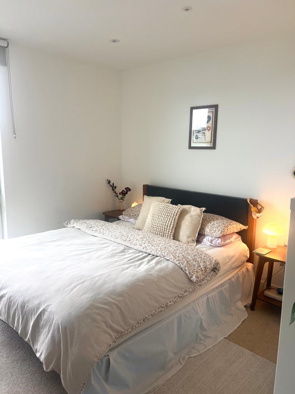 Room Cheering Lane in Greater London