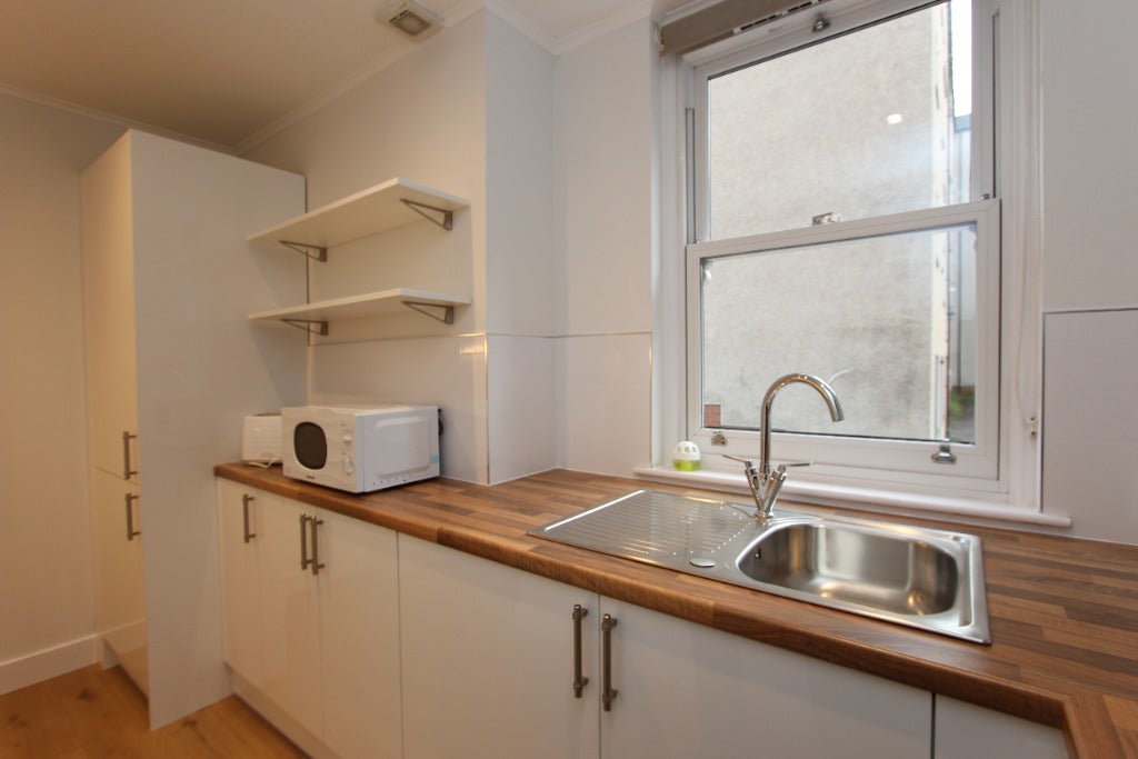 Flat Murieston Road in City of Edinburgh