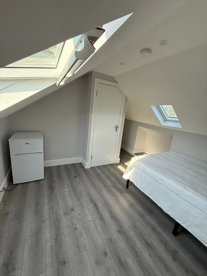 Room Downhills Way in Greater London