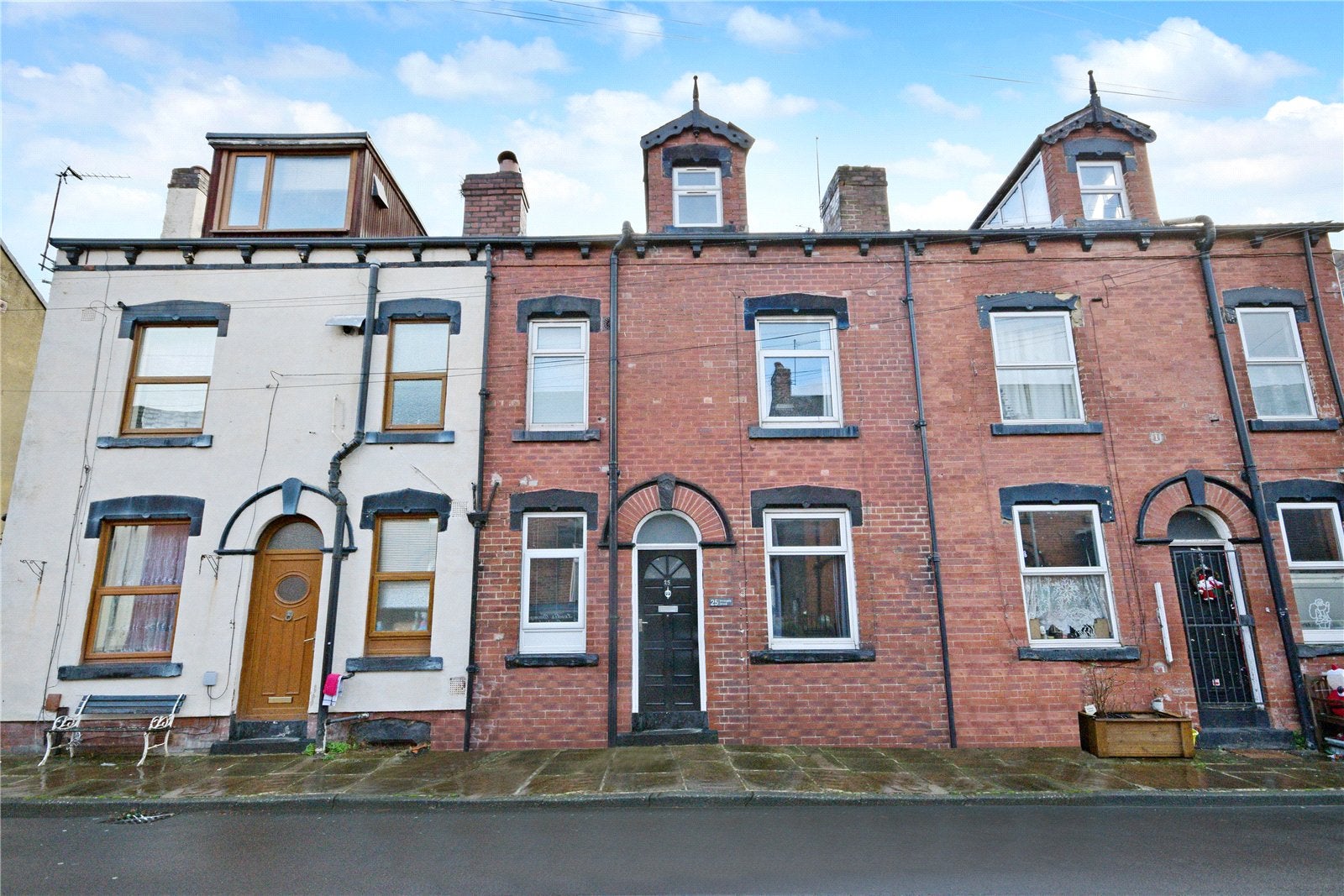 House Whingate Grove in Leeds