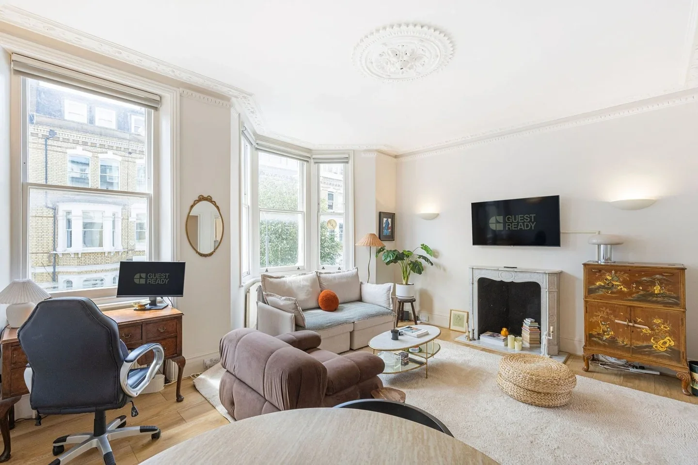 Flat Radipole Road in Greater London
