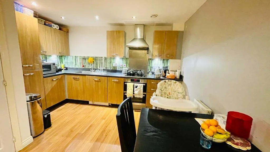 Flat Fielding Lane in Greater London
