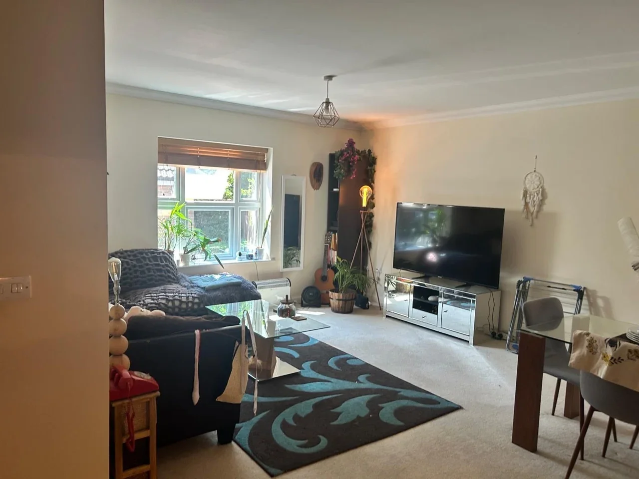 Flat Holmesdale Road in Reigate and Banstead