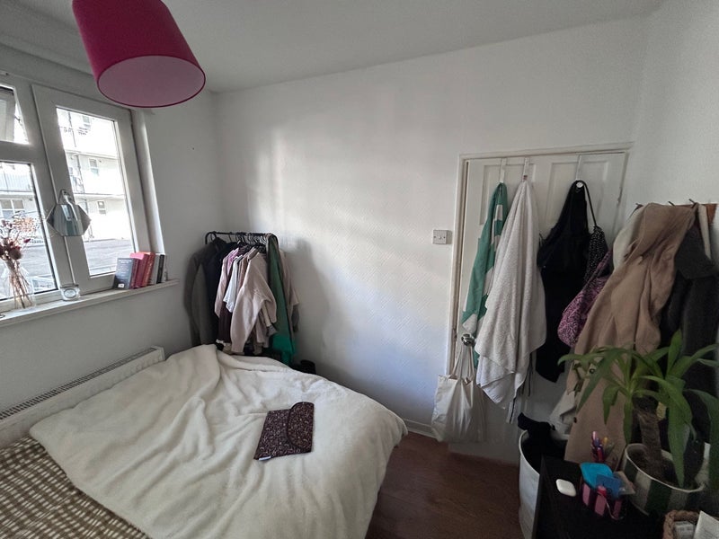 Room Temple Street in Greater London
