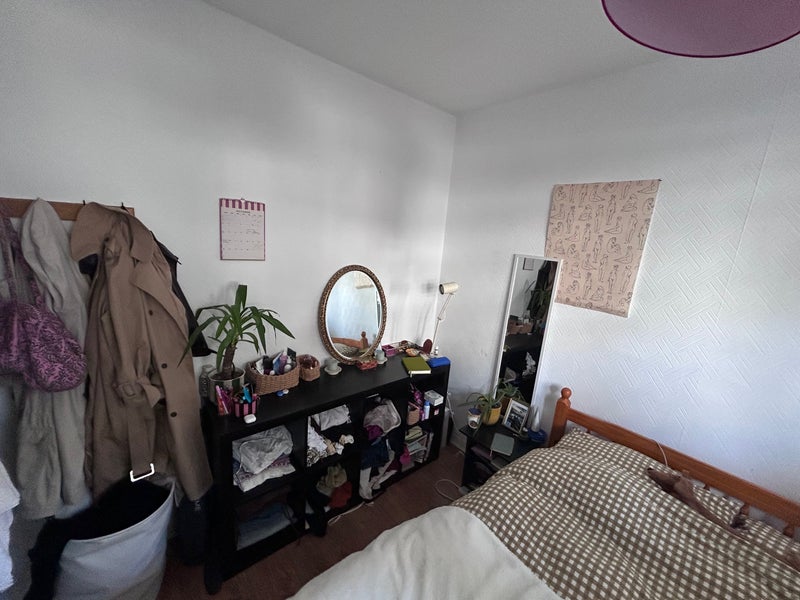 Room Temple Street in Greater London
