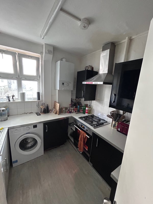 Room Temple Street in Greater London