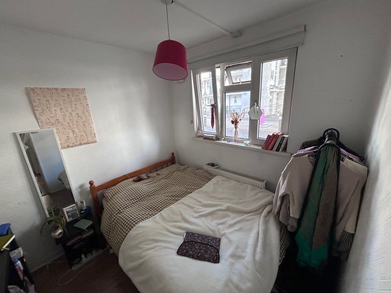 Room Temple Street in Greater London
