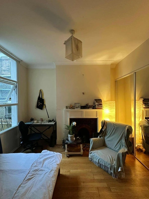 Room Queen's Road in Greater London