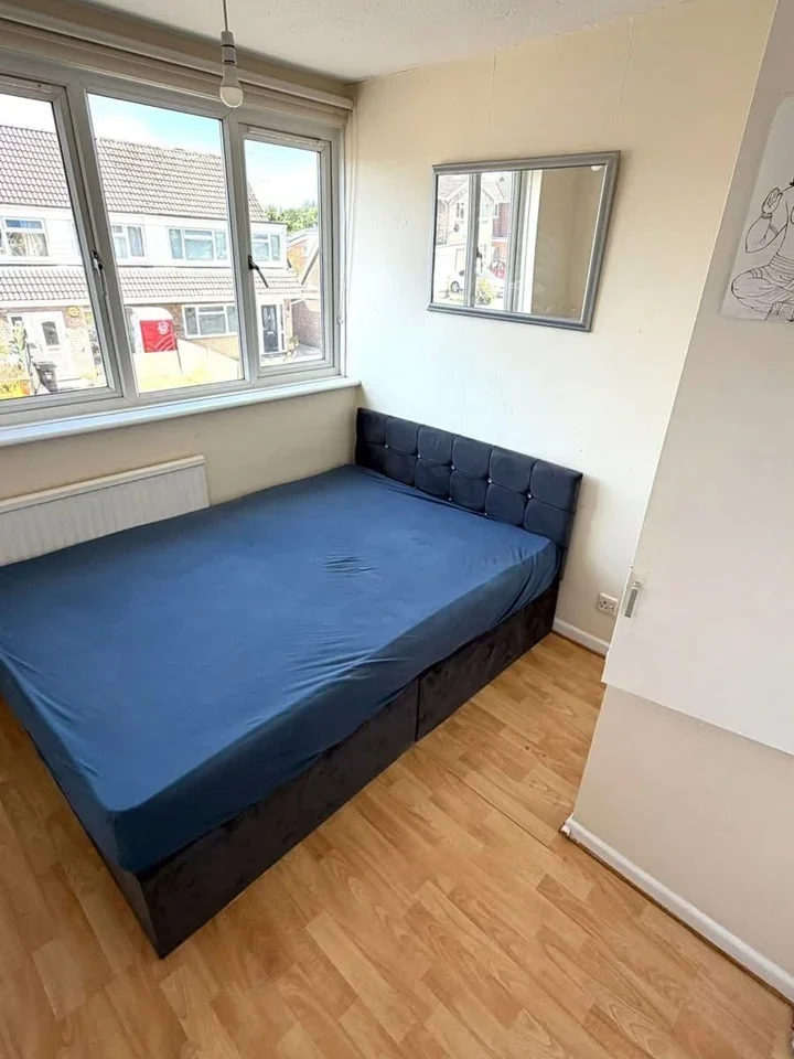 Room Argyle Road in Greater London