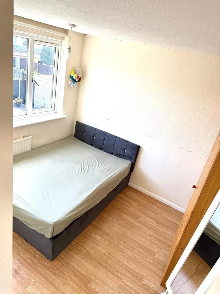 Room Argyle Road in Greater London