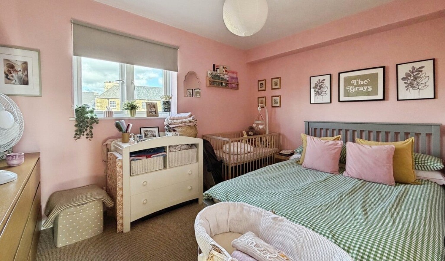 Flat Thackeray Crescent in Melksham