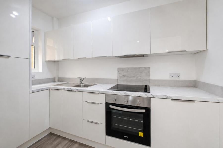 Flat Laburnham Road in Maidenhead