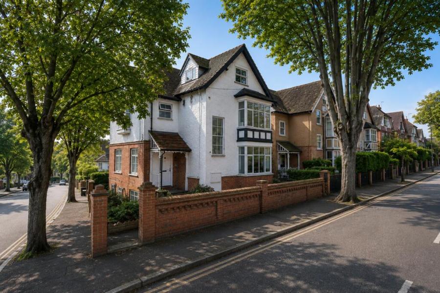 Flat Laburnham Road in Maidenhead