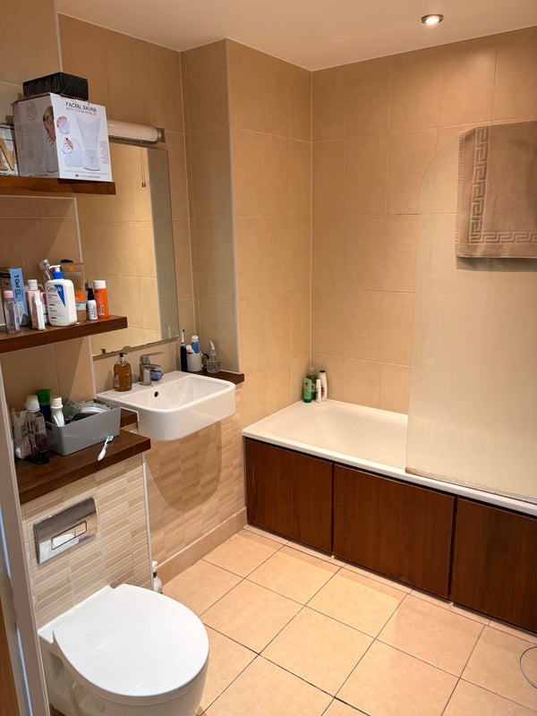Room High Street in Greater London