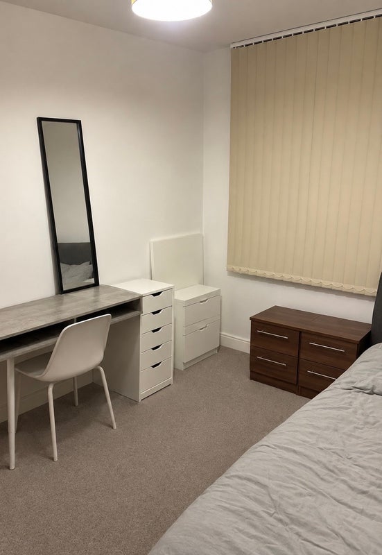 Room High Street in Greater London