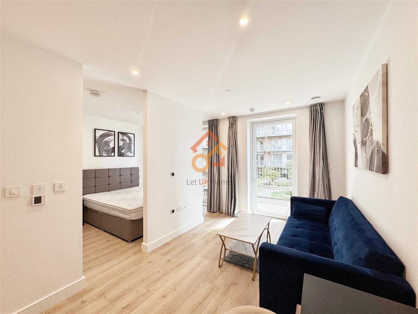 Flat Beresford Avenue in Greater London