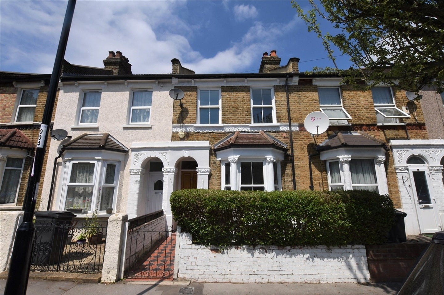 Room Sandown Road in Greater London