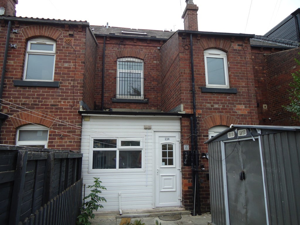 Flat Dewsbury Road in Leeds