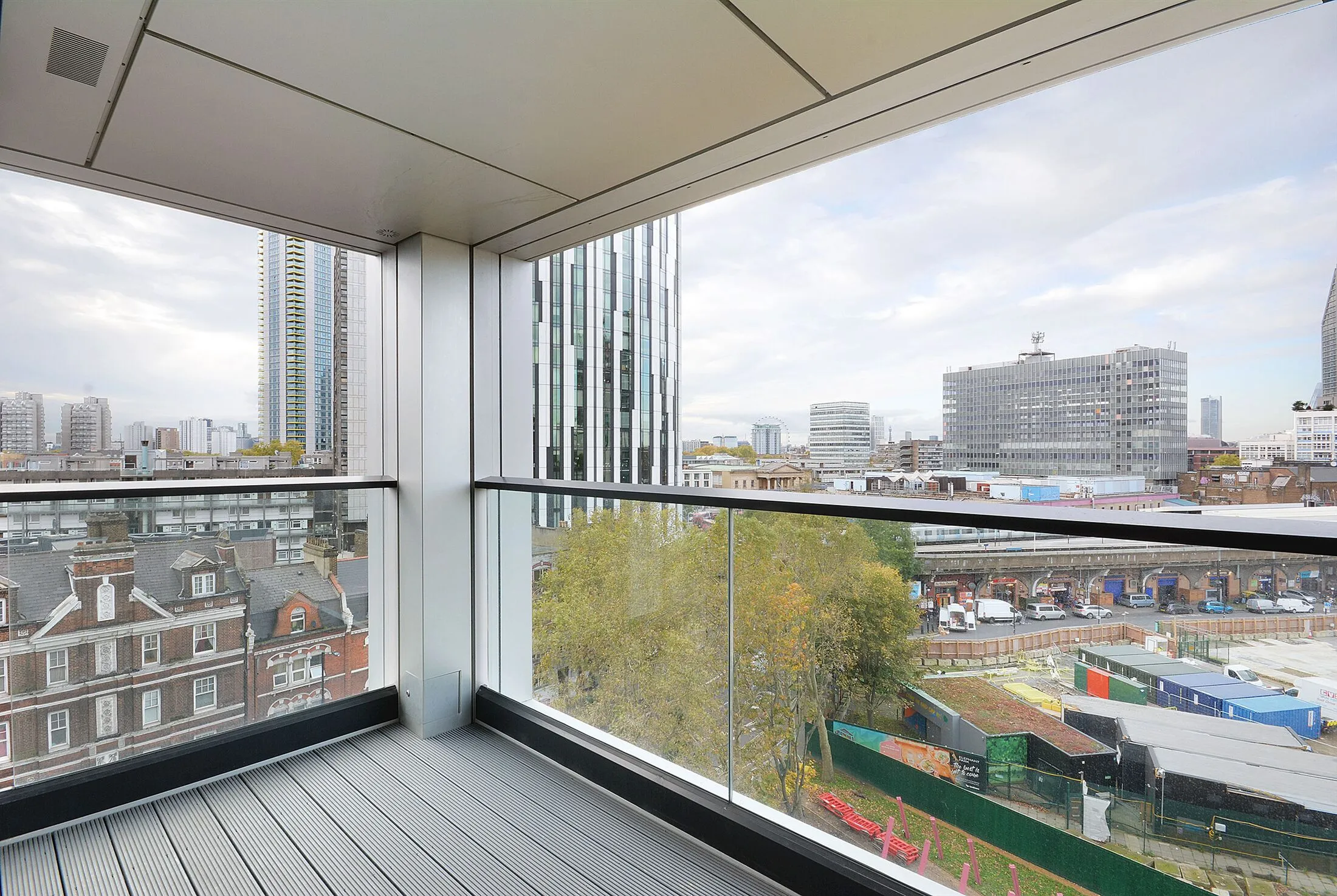 Flat Deacon Street in Greater London