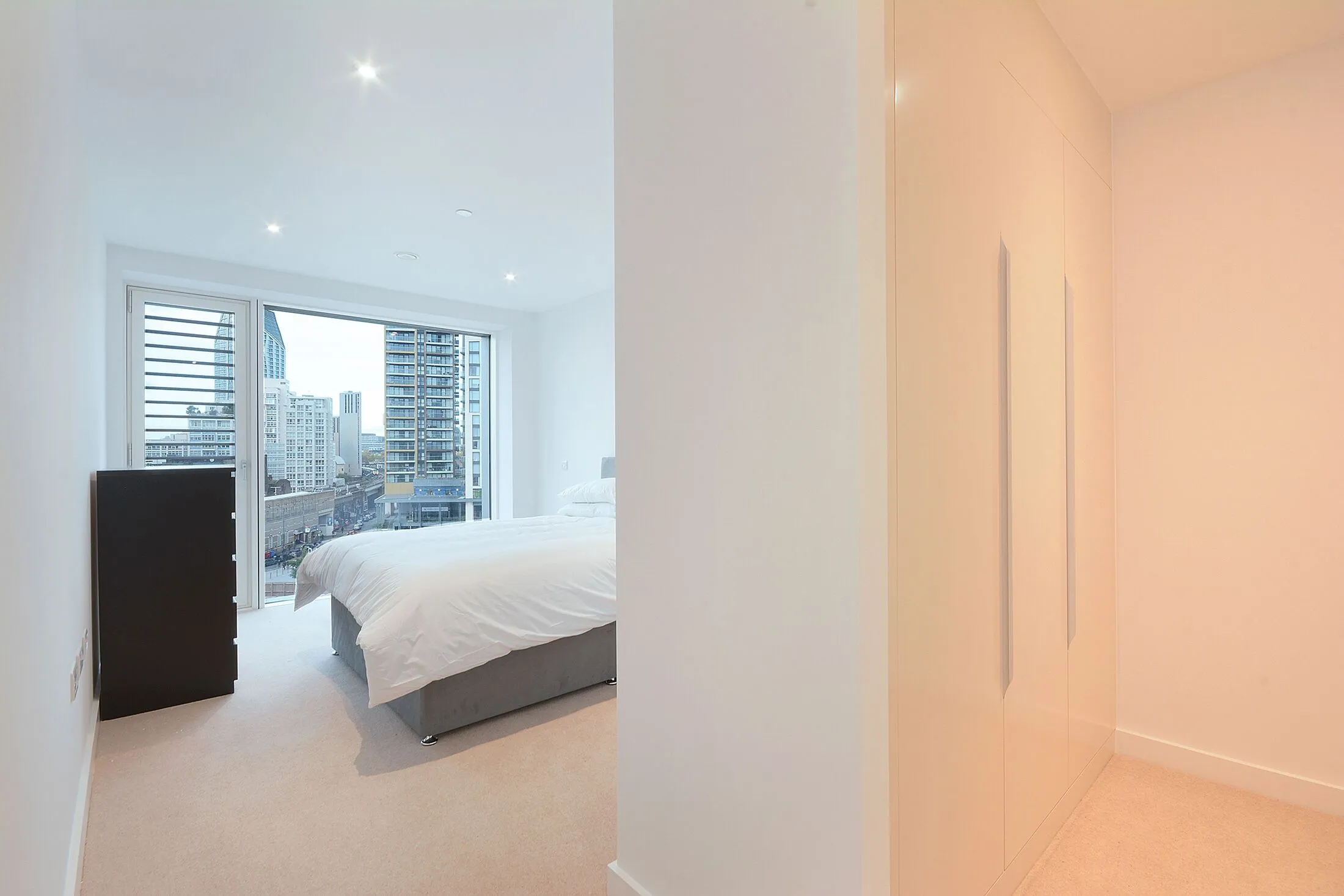 Flat Deacon Street in Greater London
