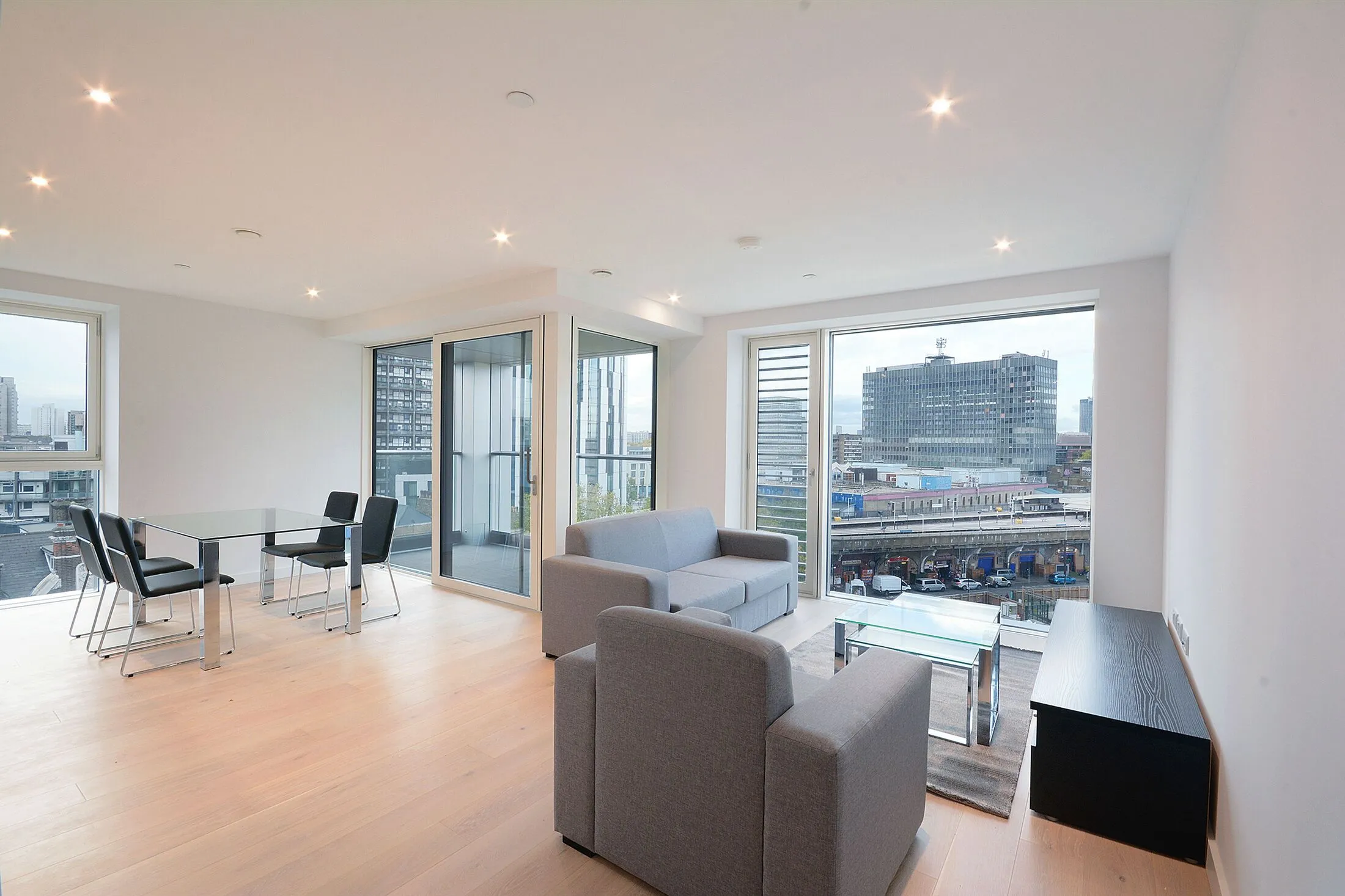 Flat Deacon Street in Greater London