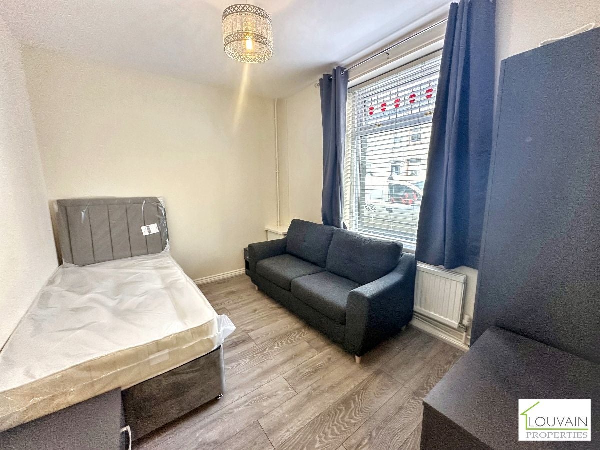 Room King Street in Cwm