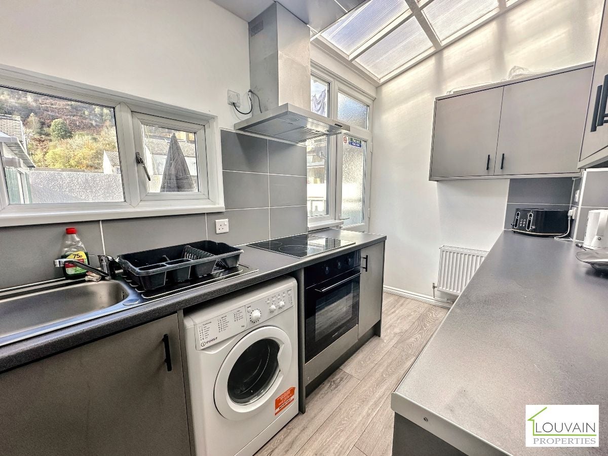 Room King Street in Cwm