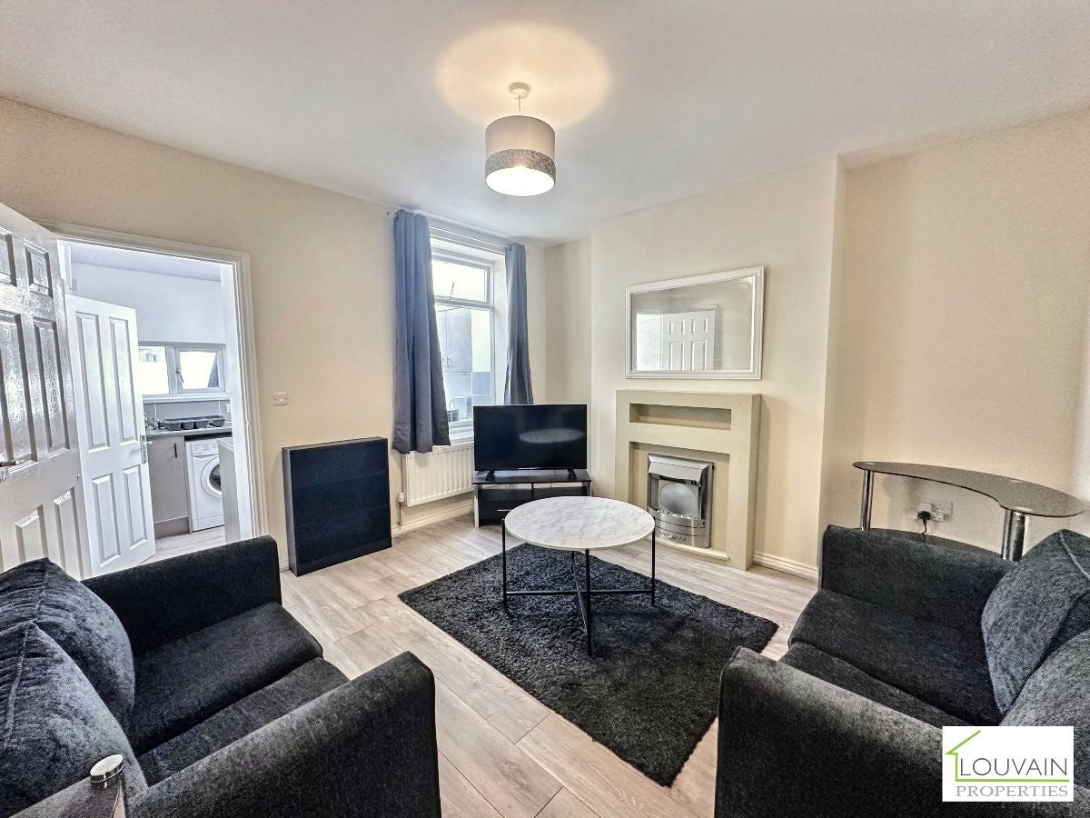 Room King Street in Cwm