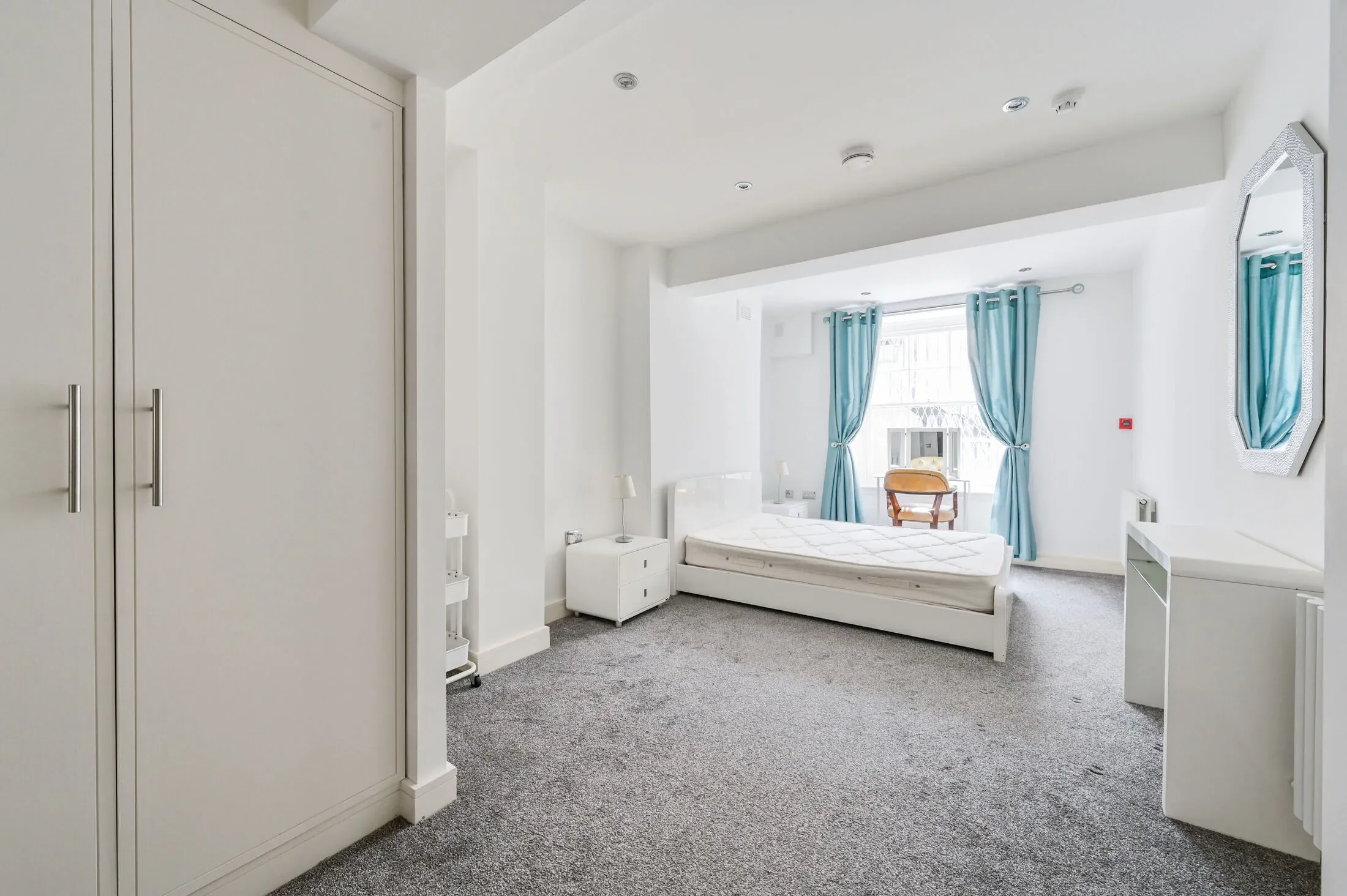 Flat Warren Street in Greater London