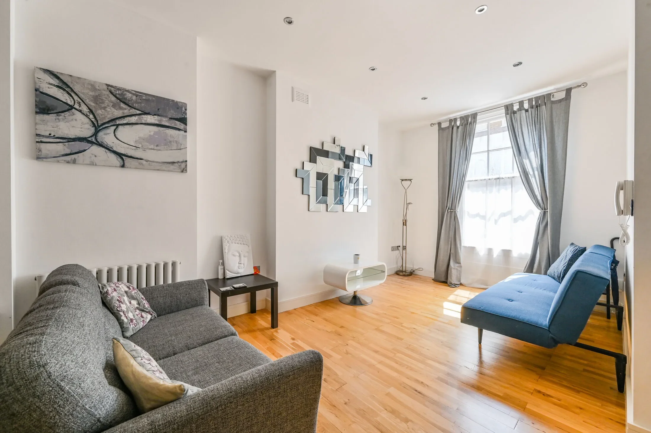 Flat Warren Street in Greater London