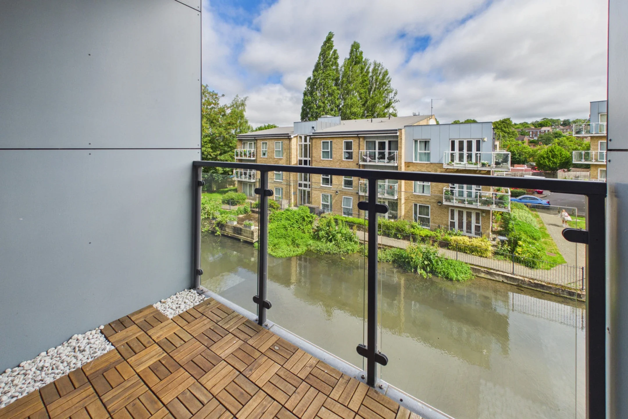 Flat Croxley Road in Dacorum