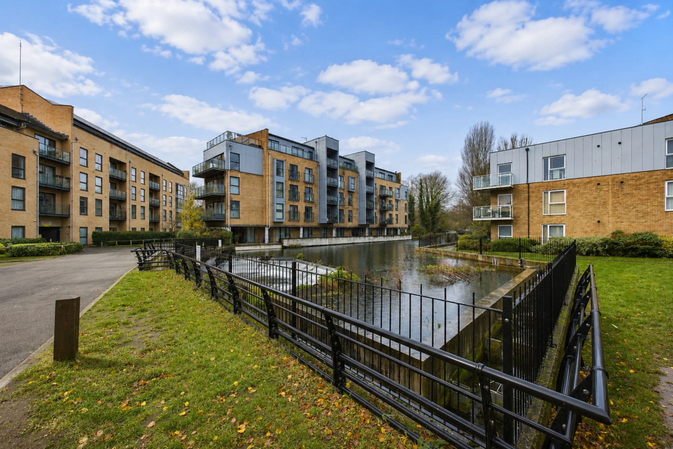 Flat Croxley Road in Dacorum