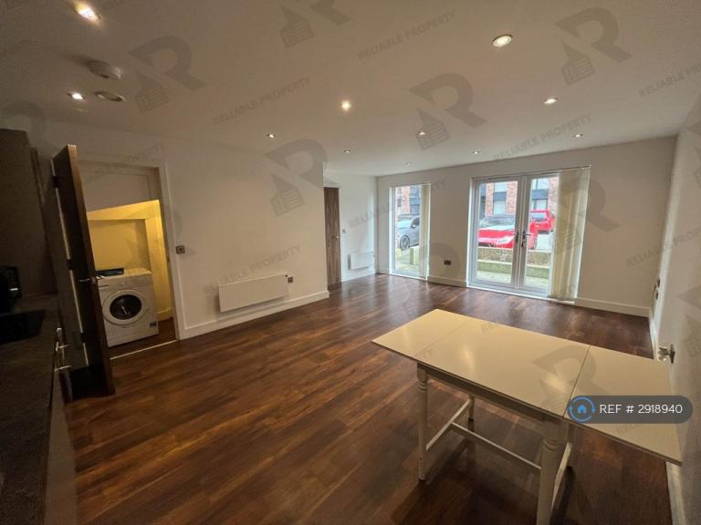 Flat Ordsall Lane in Salford