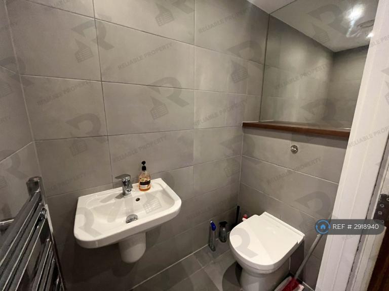 Flat Ordsall Lane in Salford