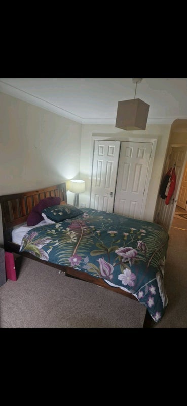 Room Colegrove Road in Greater London