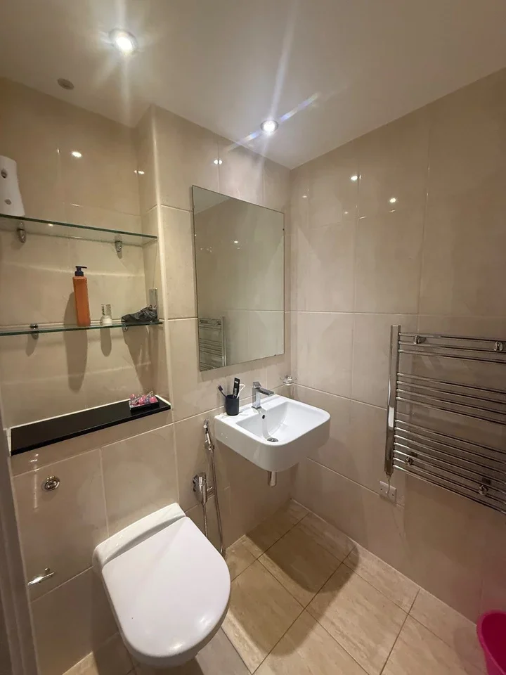 Room Railway Terrace in Slough