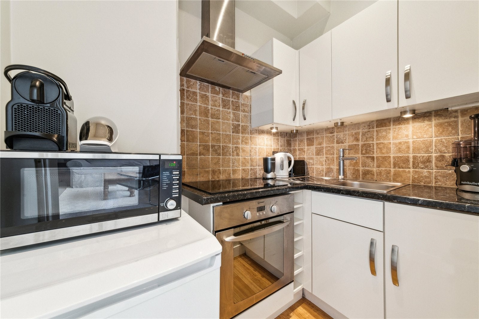 Flat Victoria Rise in Greater London