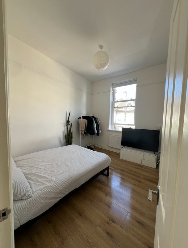 Flat Hoe Street in Greater London