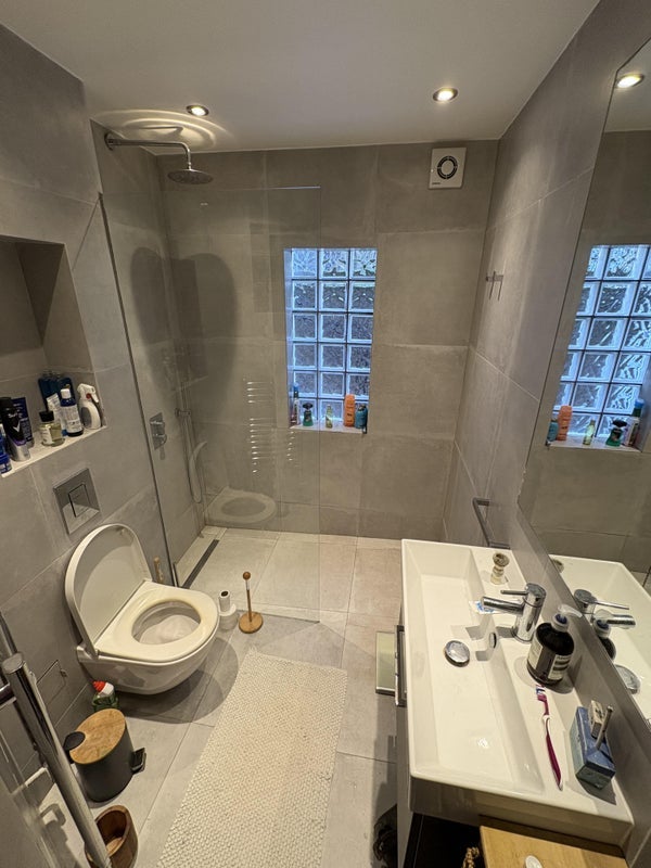 Flat Larkhall Rise in Greater London