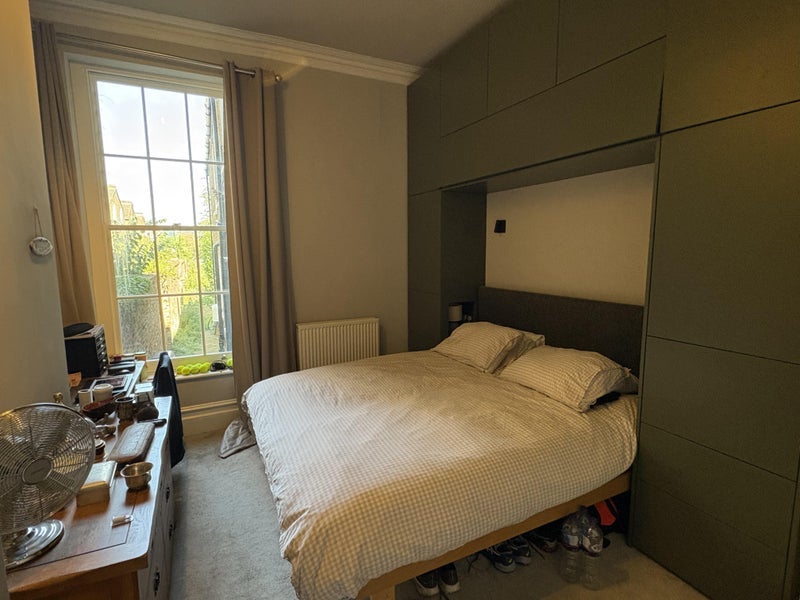 Flat Larkhall Rise in Greater London