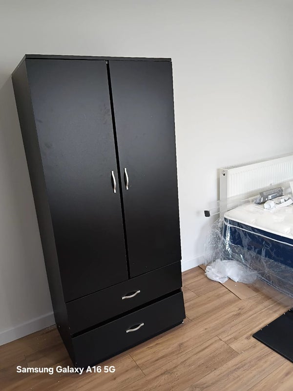 Room Lakeside Close in Greater London