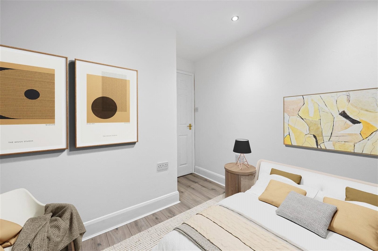 Flat Gleneldon Road in Greater London