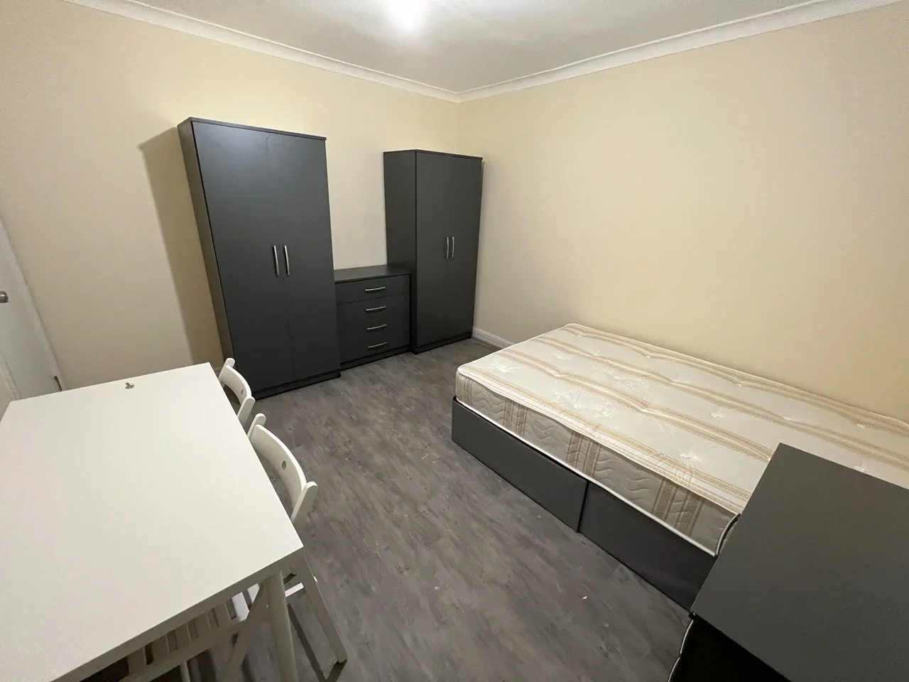 Flat Tokyngton Avenue in Greater London