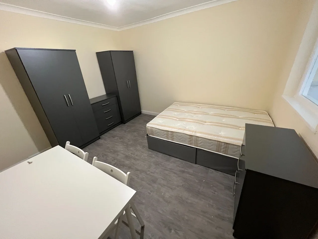 Flat Tokyngton Avenue in Greater London