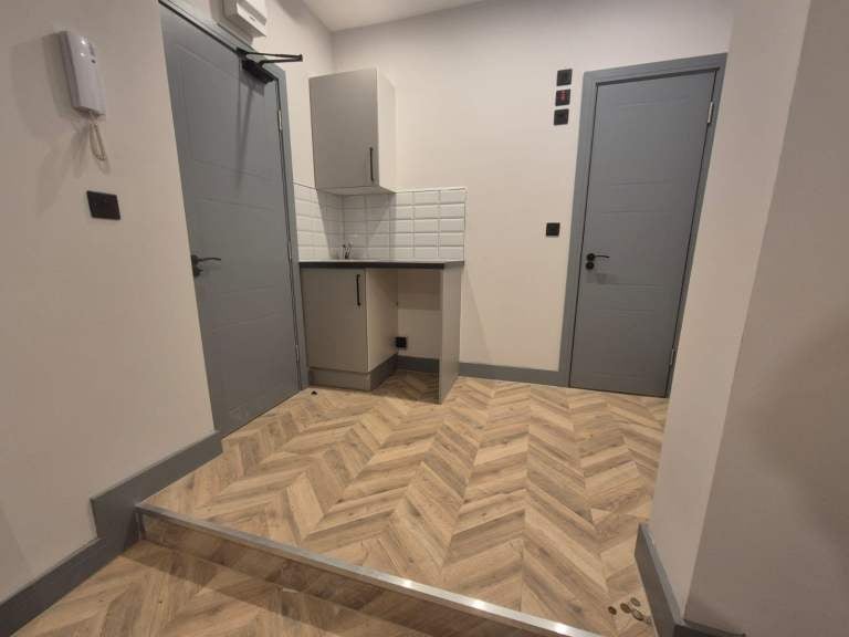 Flat Fordel Road in Greater London