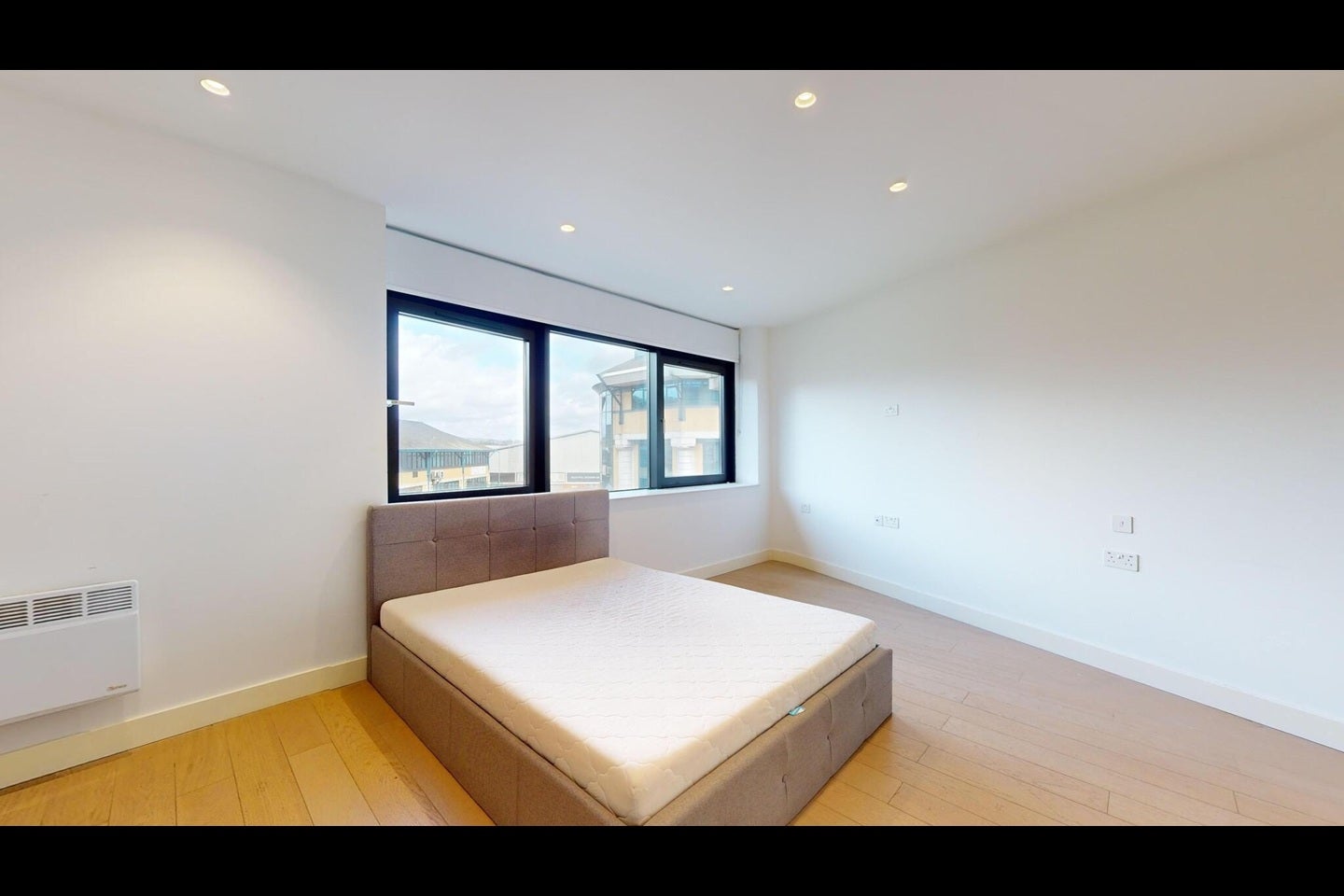 Flat Great West Road in Greater London