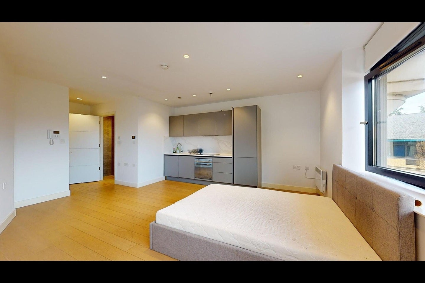 Flat Great West Road in Greater London