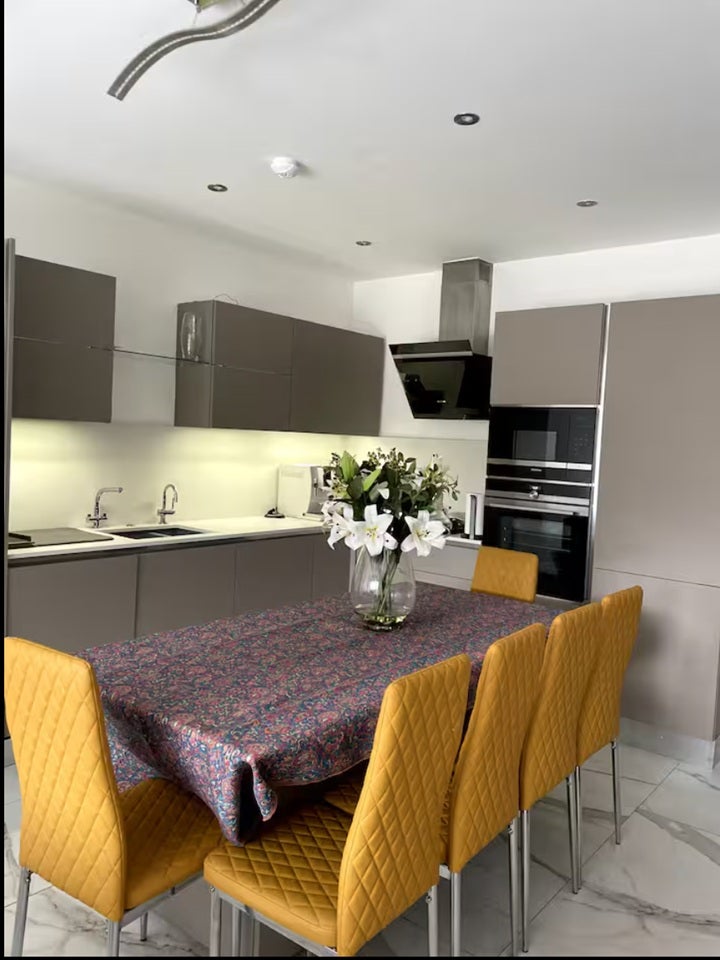 House Rundell Crescent in Greater London